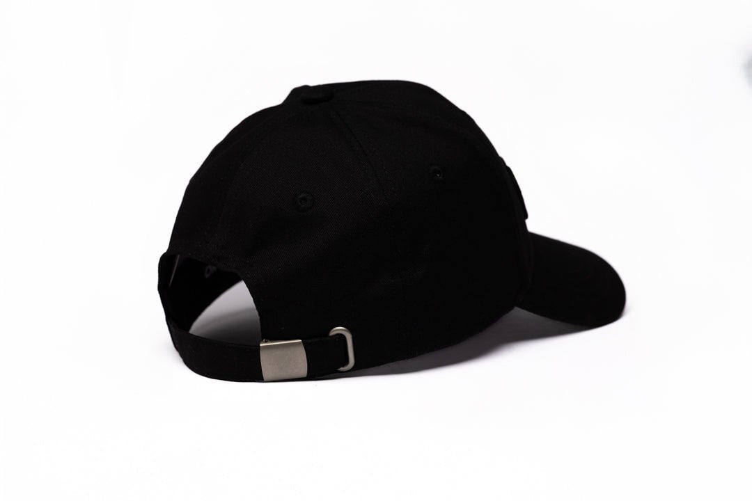 BLACK BASEBALL CAP - BLACK LOGO in - von WE - NO | Jetzt bei WE - NO erhältlich!