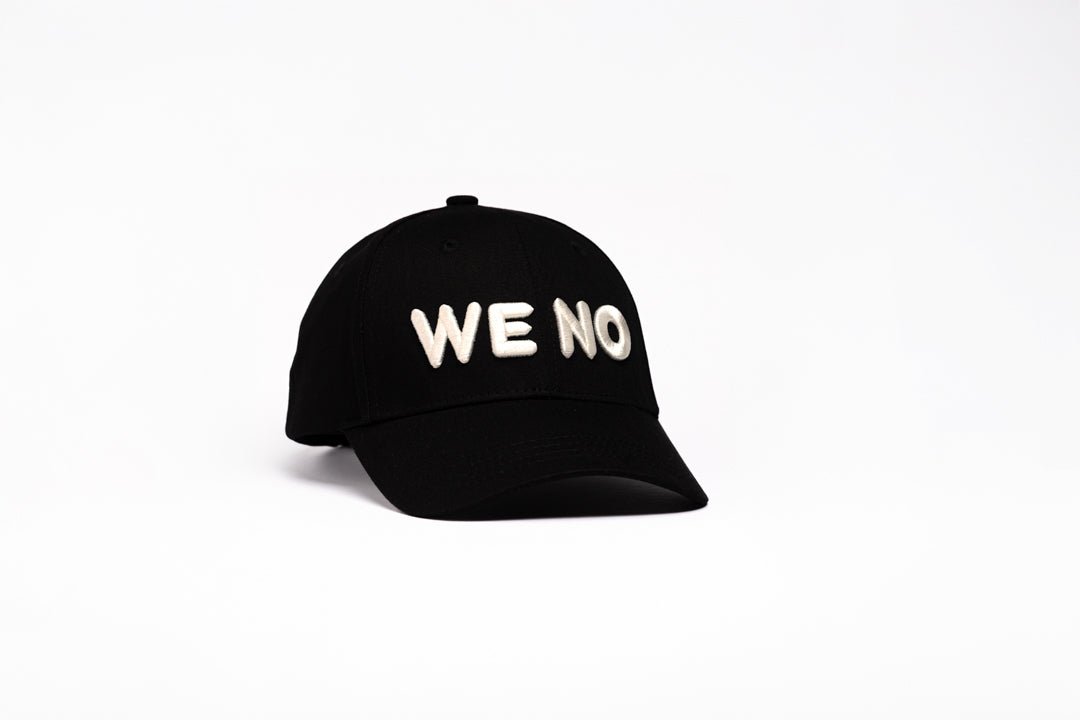 BLACK BASEBALL CAP - WHITE LOGO in - von WE - NO | Jetzt bei WE - NO erhältlich!