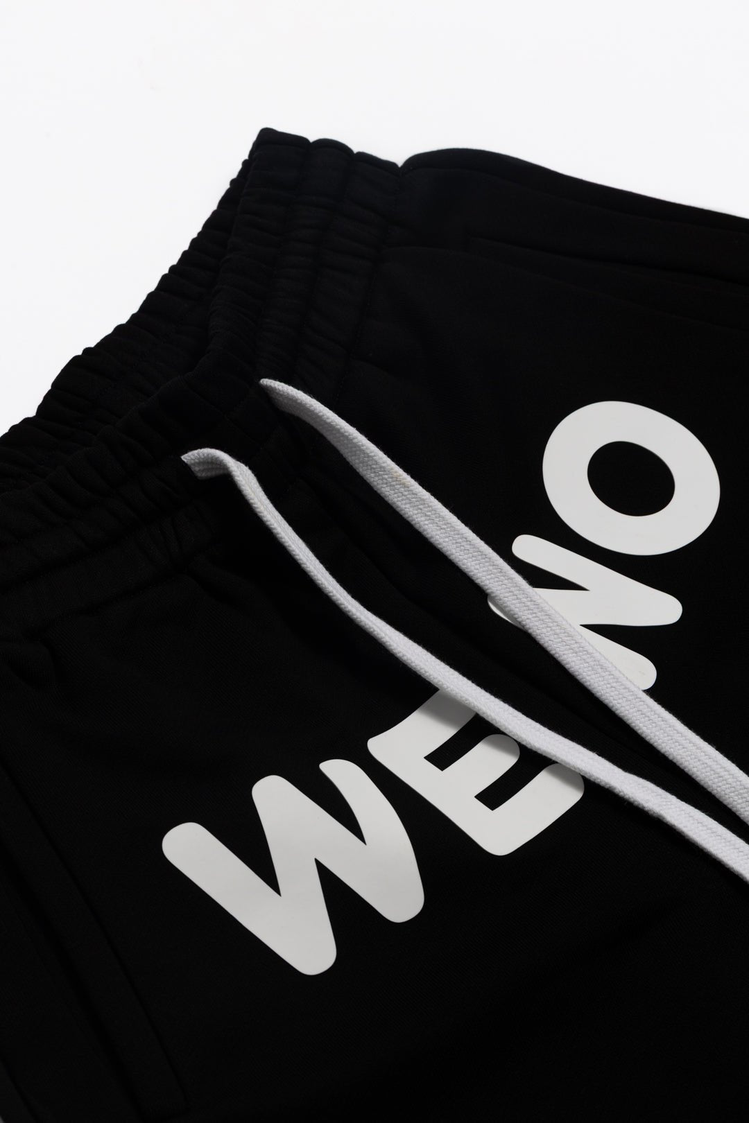 "BRIDGE" BLACK SHORTS in M - von WE - NO | Jetzt bei WE - NO erhältlich!
