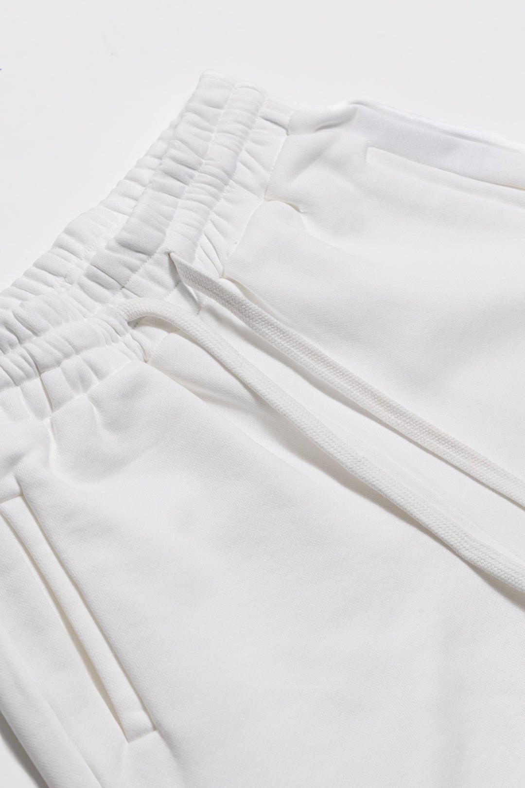 "MONACO" WHITE SHORTS in M - von WE - NO | Jetzt bei WE - NO erhältlich!