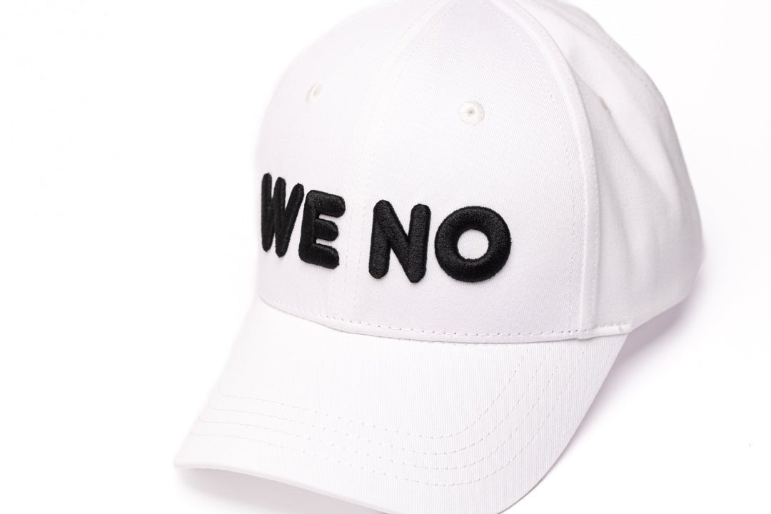 WHITE BASEBALL CAP - BLACK LOGO