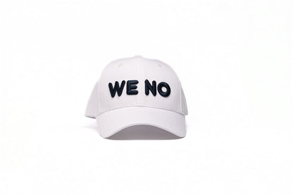 WHITE BASEBALL CAP - NAVY LOGO in - von WE - NO | Jetzt bei WE - NO erhältlich!