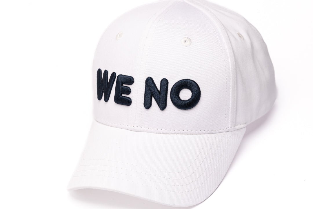 WHITE BASEBALL CAP - NAVY LOGO